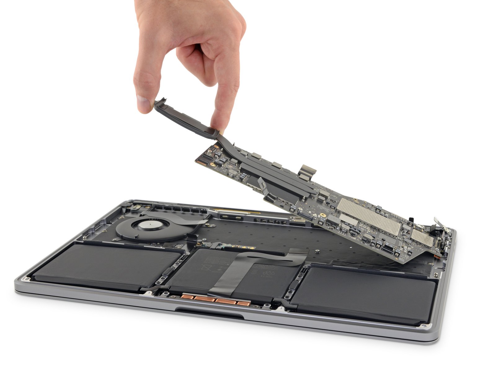 Lo smontaggio del nuovo MacBook Pro da 13″ rivela batteria più grande e unità SSD saldata Lo smontaggio del nuovo MacBook Pro da 13″ rivela batteria più grande e unità SSD saldata