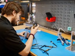 Apple estende le riparazioni ufficiali nei centri indipendenti Apple offre ai suoi clienti ancora più opzioni per riparazioni sicure e affidabili