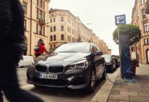 BMW 225xe Active Tourer estende l’autonomia elettrica BMW 225xe Active Tourer estende l’autonomia