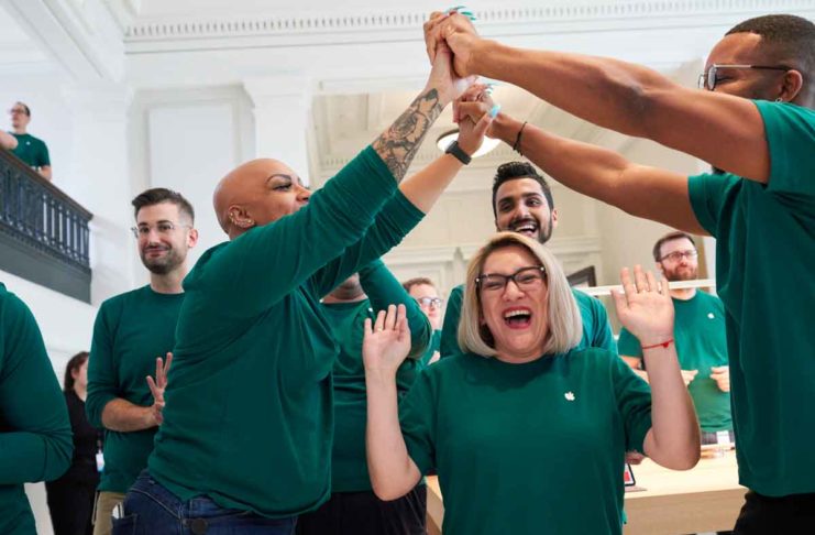 Apple dice che è direttamente e indirettamente responsabile di 2,4 milioni di posti di lavoro negli USA