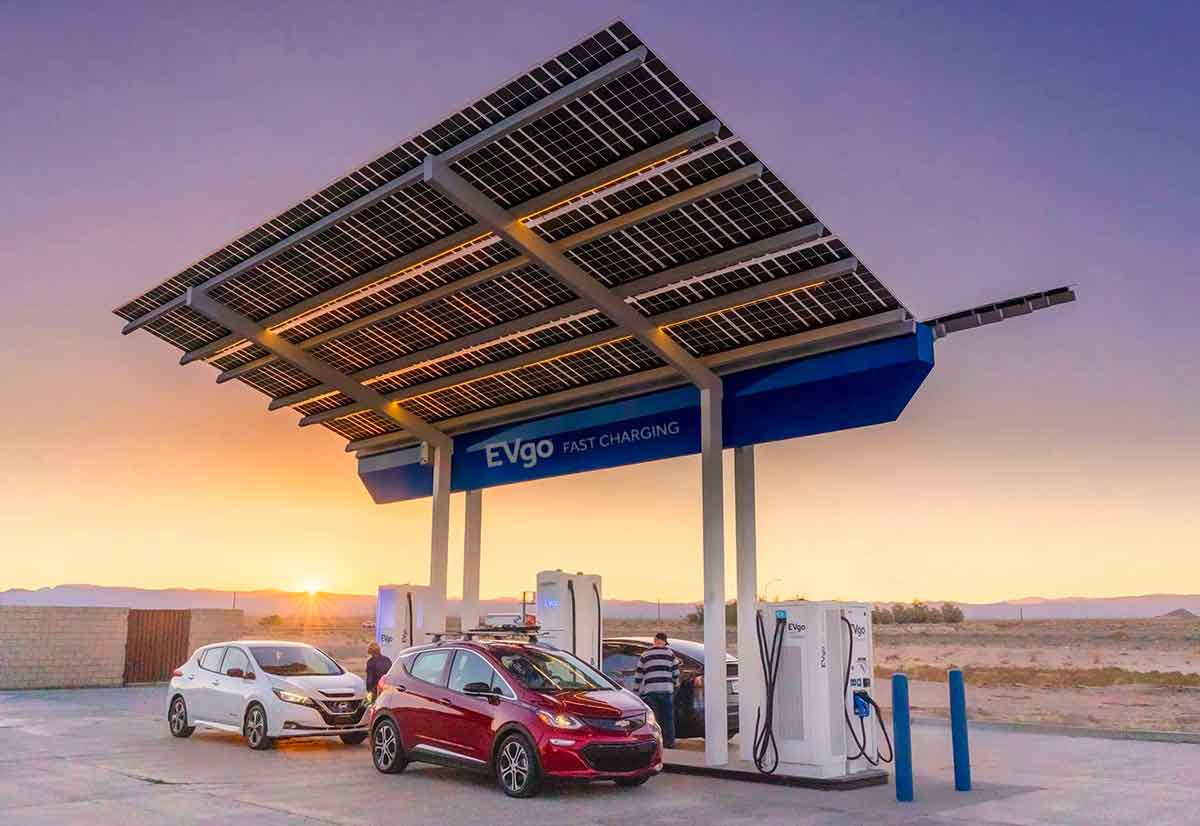 Nissan ed EVgom, 200 nuove colonnine di ricarica rapida negli Stati Uniti Nissan ed EVgom, 200 nuove colonnine di ricarica rapida negli Stati Uniti