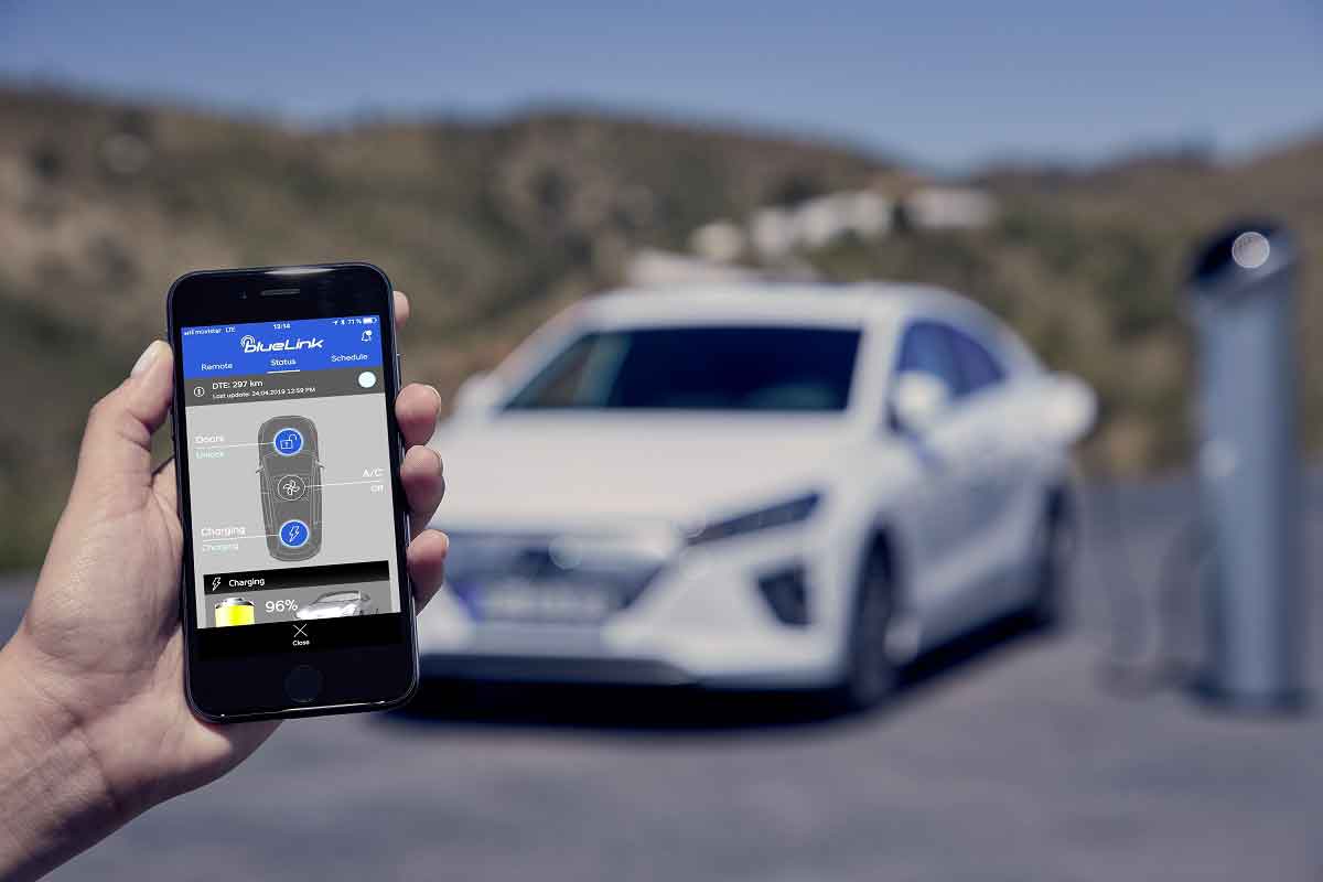 Hyundai offrirà il nuovo sistema Bluelink Connected Car su tutti i modelli