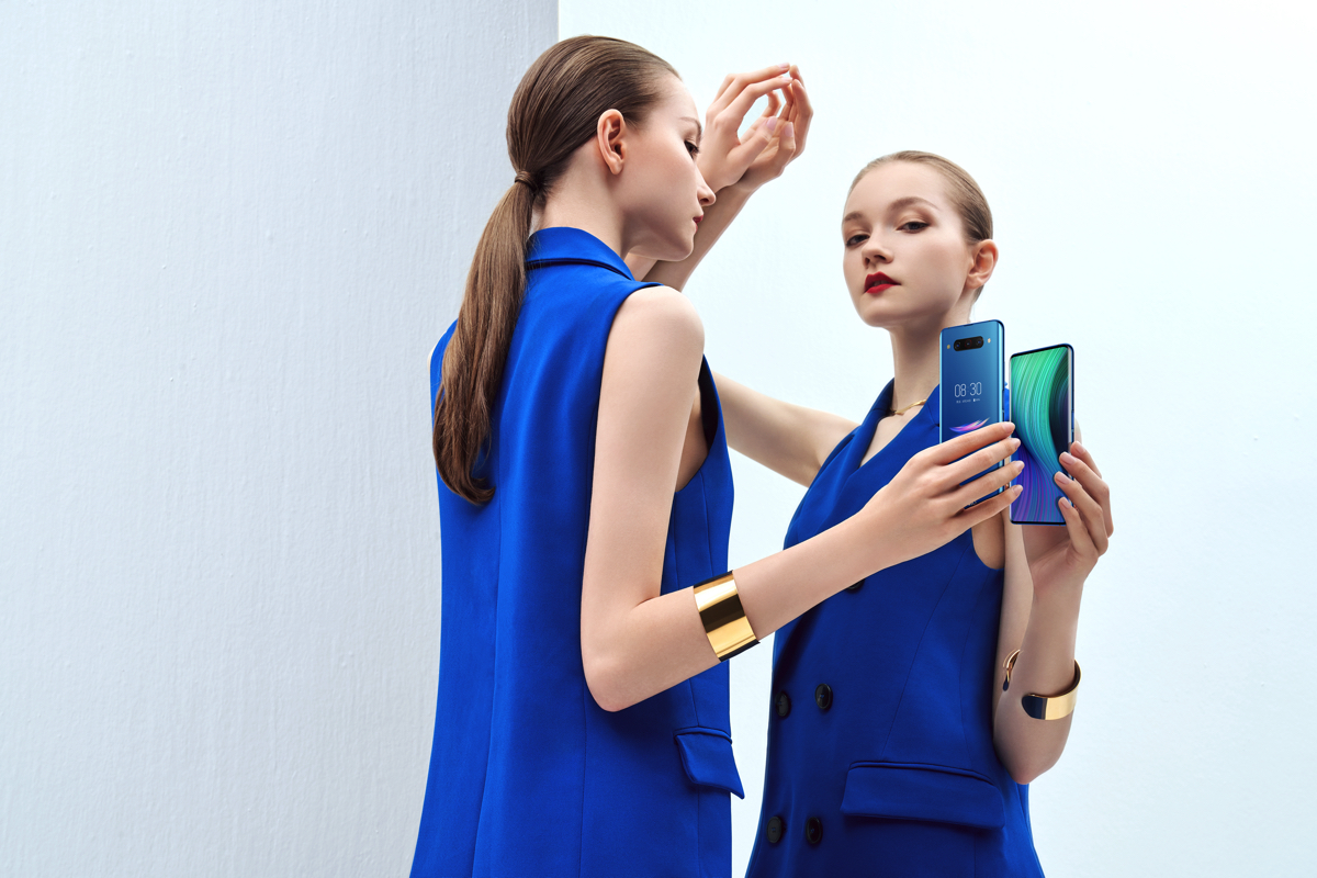 Nubia Z20 è geniale, senza selfie camera e con schermo anche sul retro