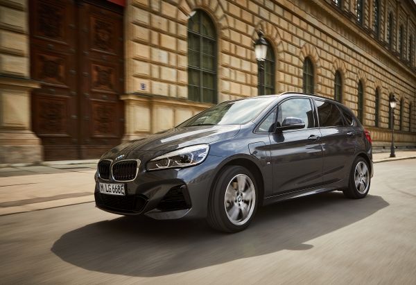 BMW 225xe Active Tourer estende l’autonomia BMW 225xe Active Tourer estende l’autonomia