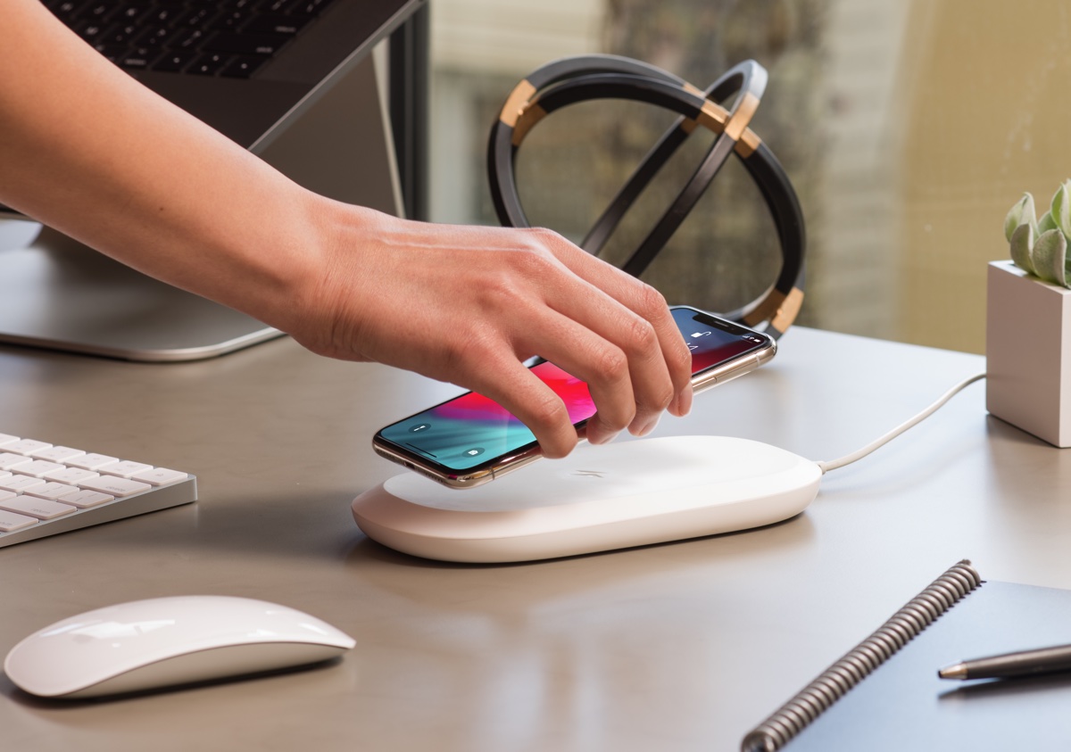 SanDisk iXpand Wireless Charger ricarica iPhone e fa il backup tutto in uno
