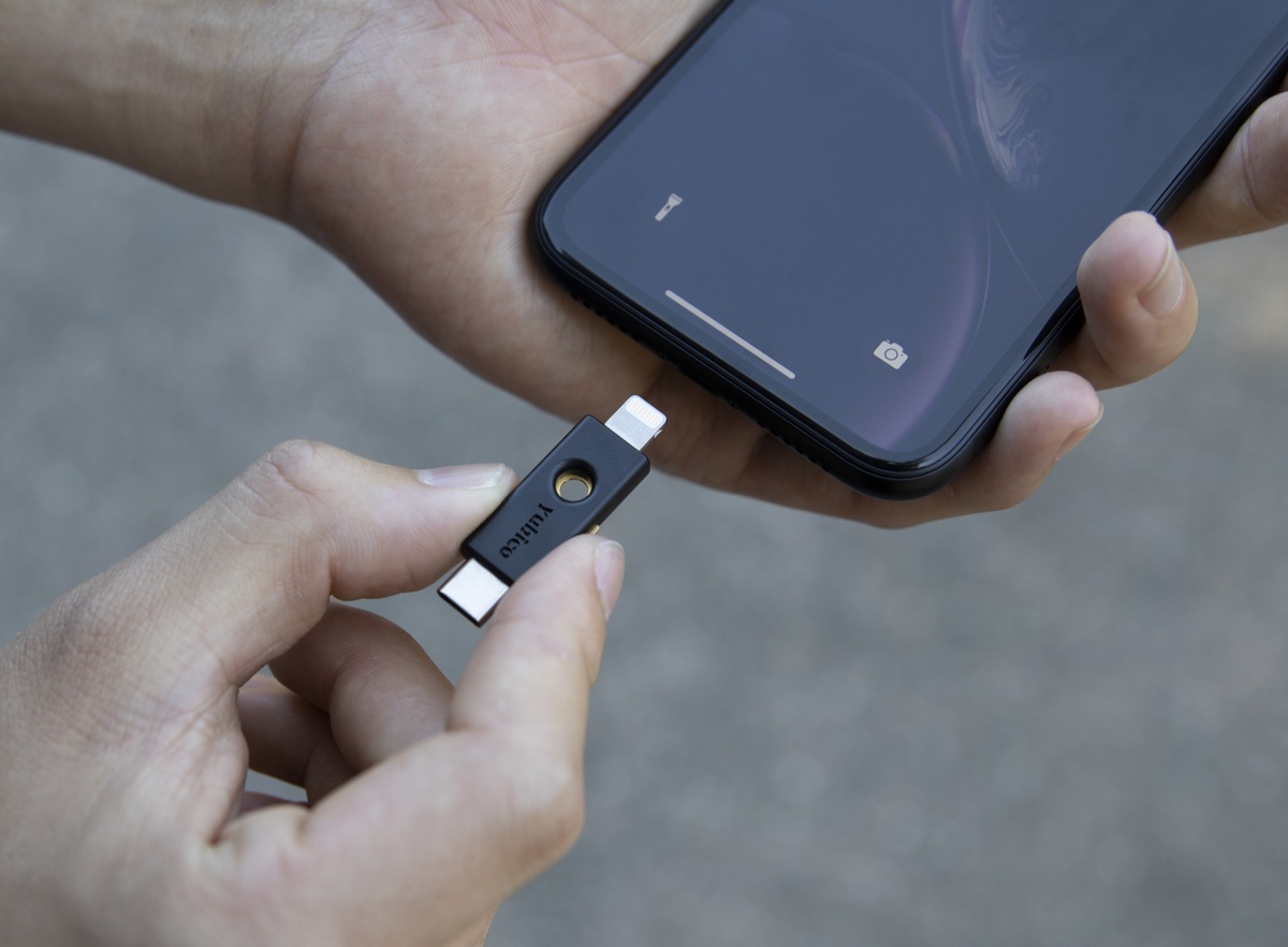 Yubico lancia la prima chiavetta di sicurezza con Lightning e USB-C Yubico lancia la prima chiavetta di sicurezza con Lightning e USB-C