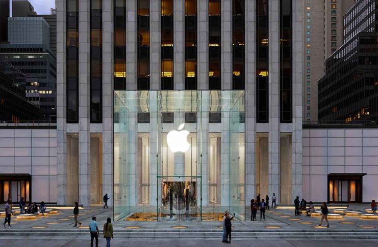 Riapre lo store Apple Fifth Avenue di New York