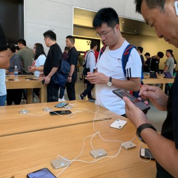 Febbre cinese per i nuovi iPhone 11:  la nostra galleria da Apple Store Pechino