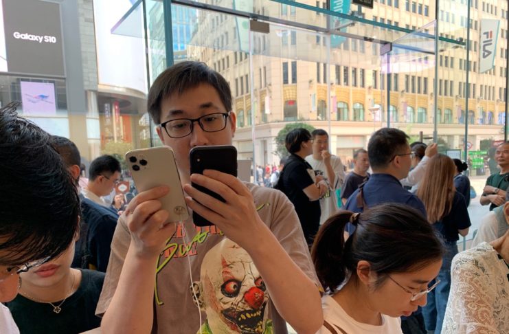 Febbre cinese per i nuovi iPhone 11:  la nostra galleria da Apple Store Pechino