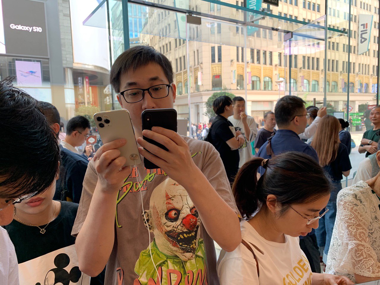 Febbre cinese per i nuovi iPhone 11: la nostra galleria da Apple Store Pechino