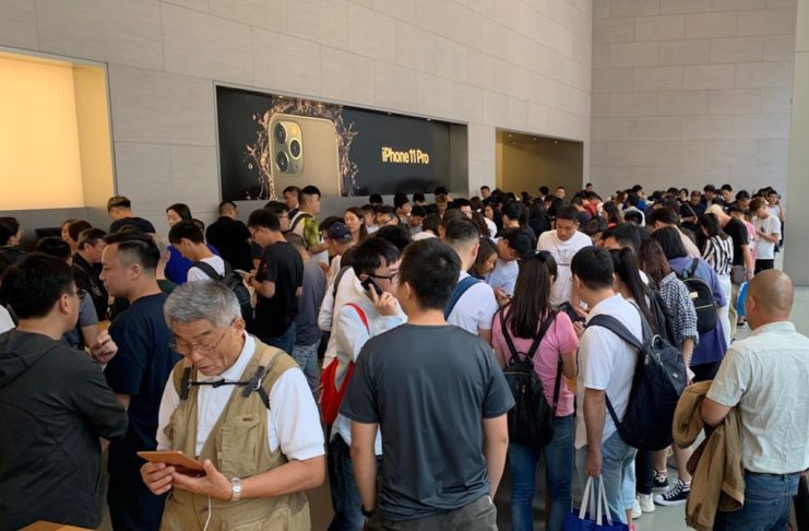 Febbre cinese per i nuovi iPhone 11:  la nostra galleria da Apple Store Pechino