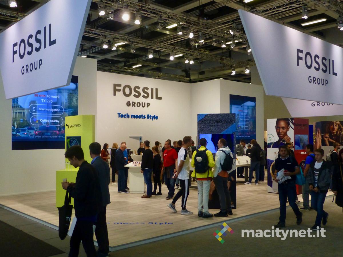 fossil stand ifa19