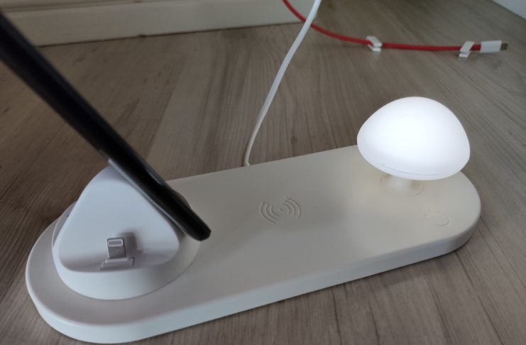 In prova la dock di ricarica con lampada notturna