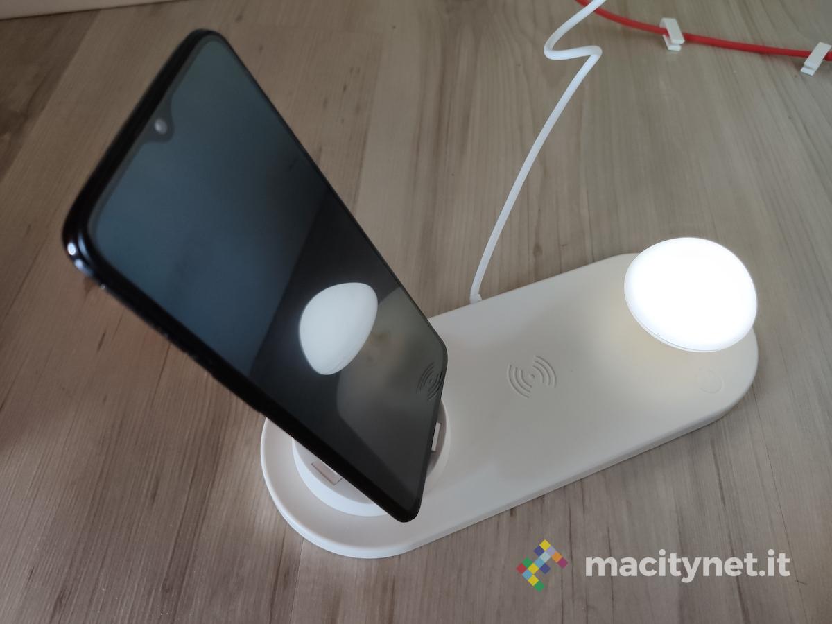 In prova la dock di ricarica con lampada notturna