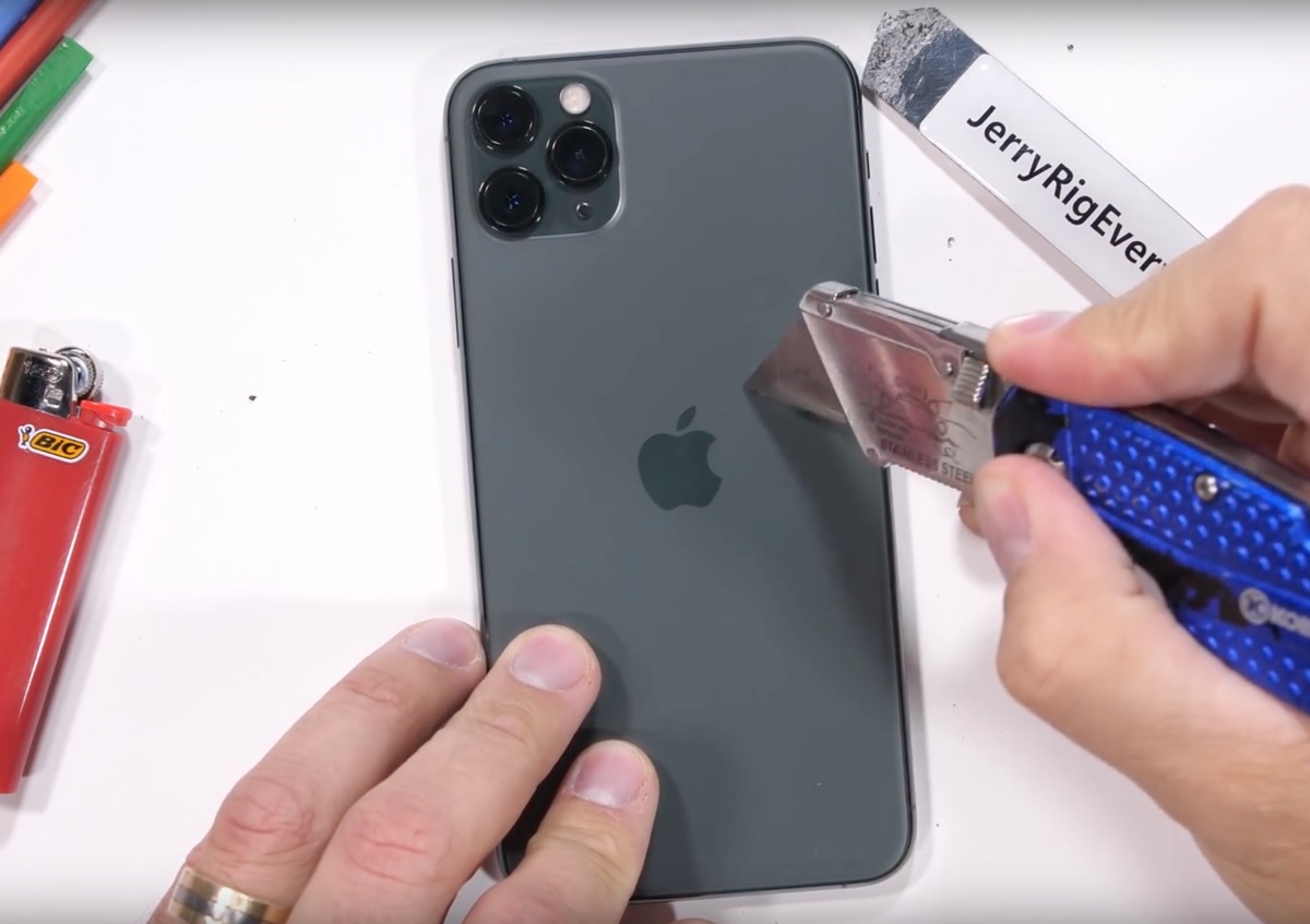 iPhone 11 Pro stupisce, il torturatore di telefoni si complimenta con Apple