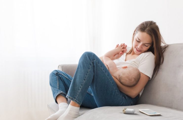 Arriva Mylee, un piccolo sensore che analizza il latte materno a casa