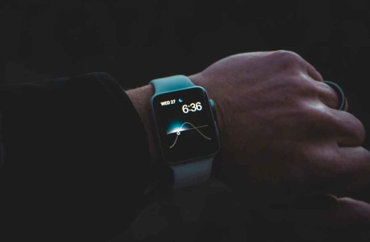 Apple Watch, in un brevetto di Apple un cinturino con tessuto elasticizzato e nuovi sensori