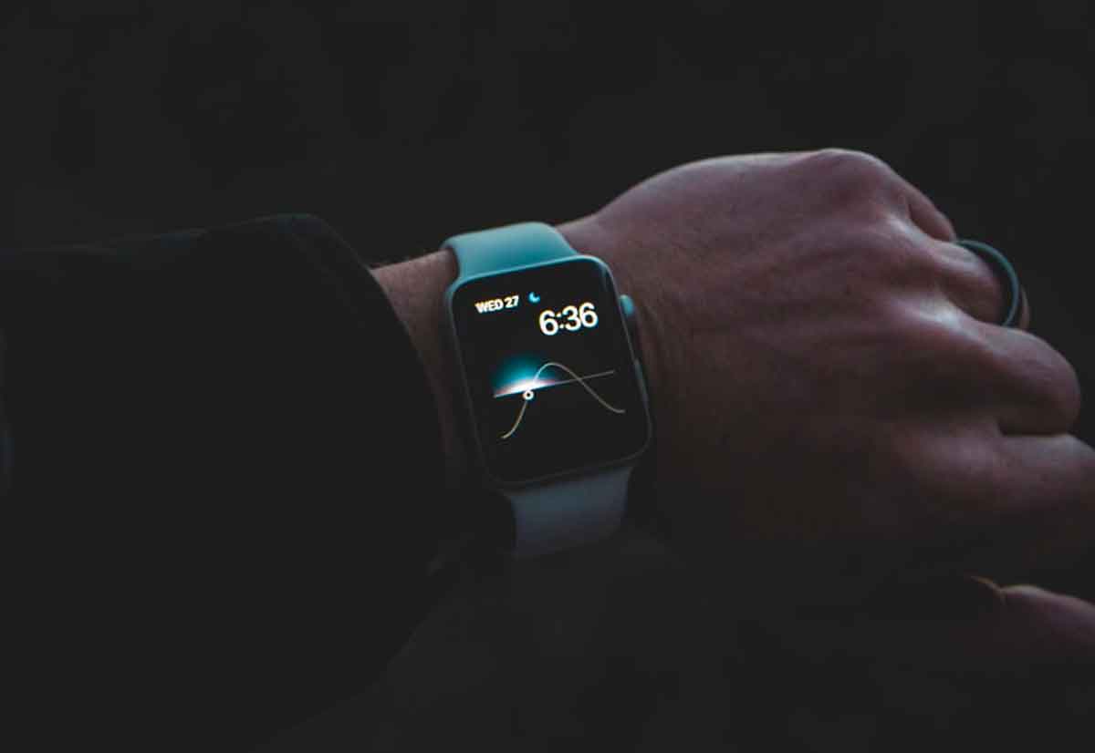 Apple Watch, in un brevetto di Apple un cinturino con tessuto elasticizzato e nuovi sensori