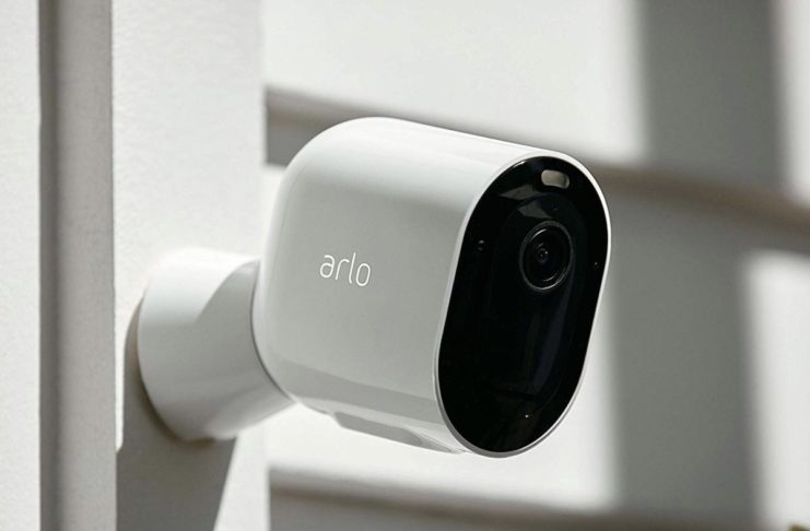 Arlo Pro 3 è la nuova telecamera 2K senza fili e senza problemi con sirena e luce ausiliaria