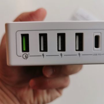 Presa di contatto con Aiino Caricatore da tavolo Premium 60W a 5 Porte