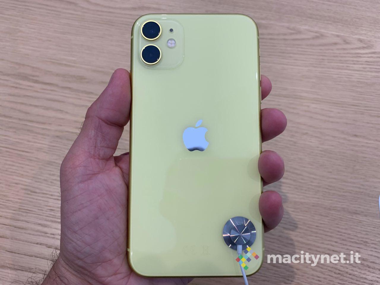 iphone 11 giallo
