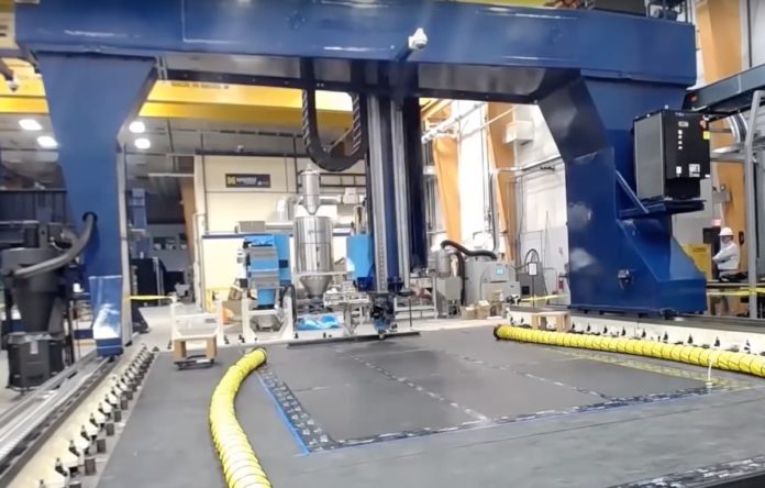 La più grande stampante 3D al mondo ha stampato una barca