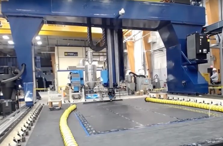 La più grande stampante 3D al mondo ha stampato una barca