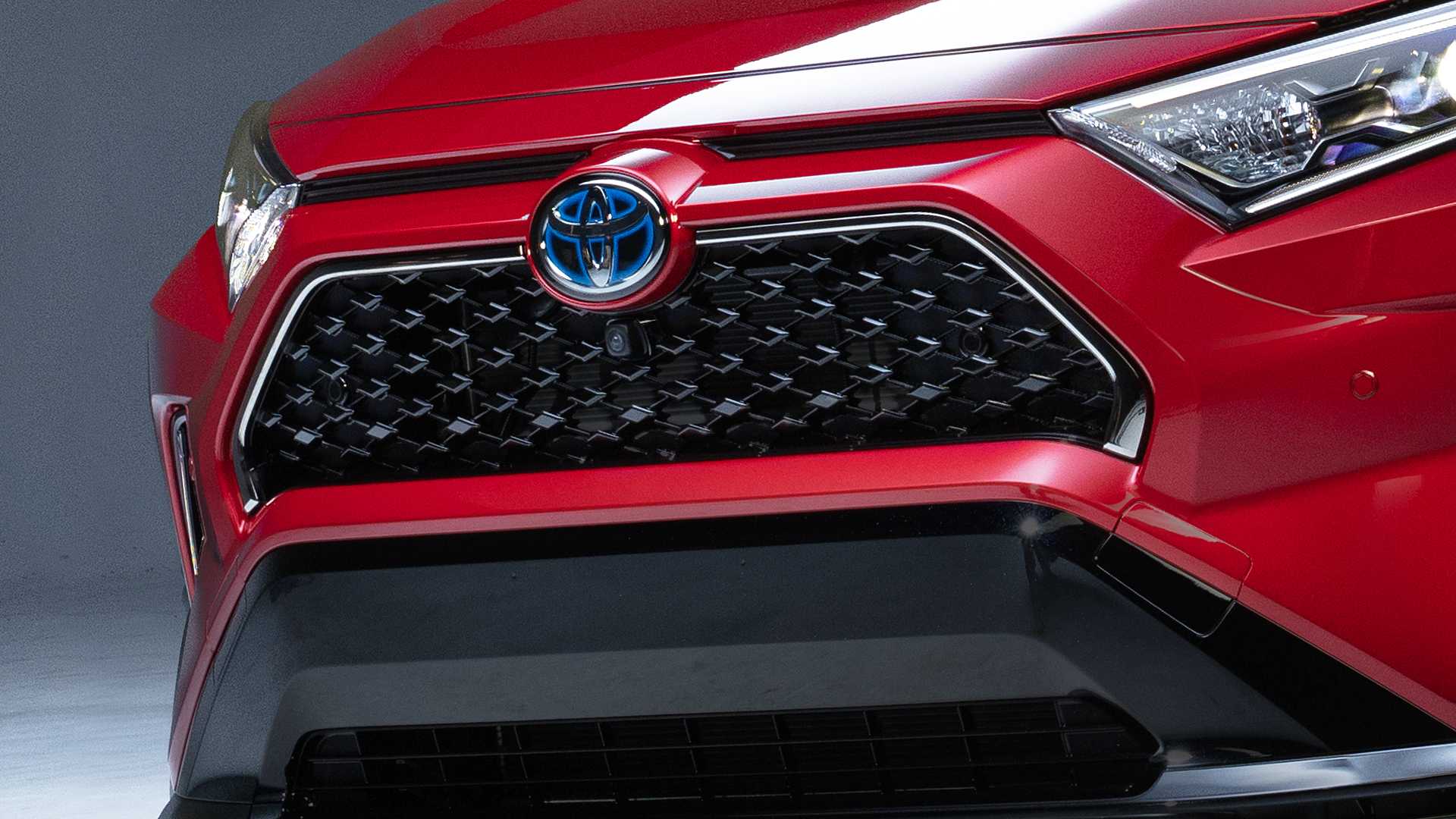 Toyota RAV4, l’ibrido plu-in sarà svelato a novembre a Los Angeles