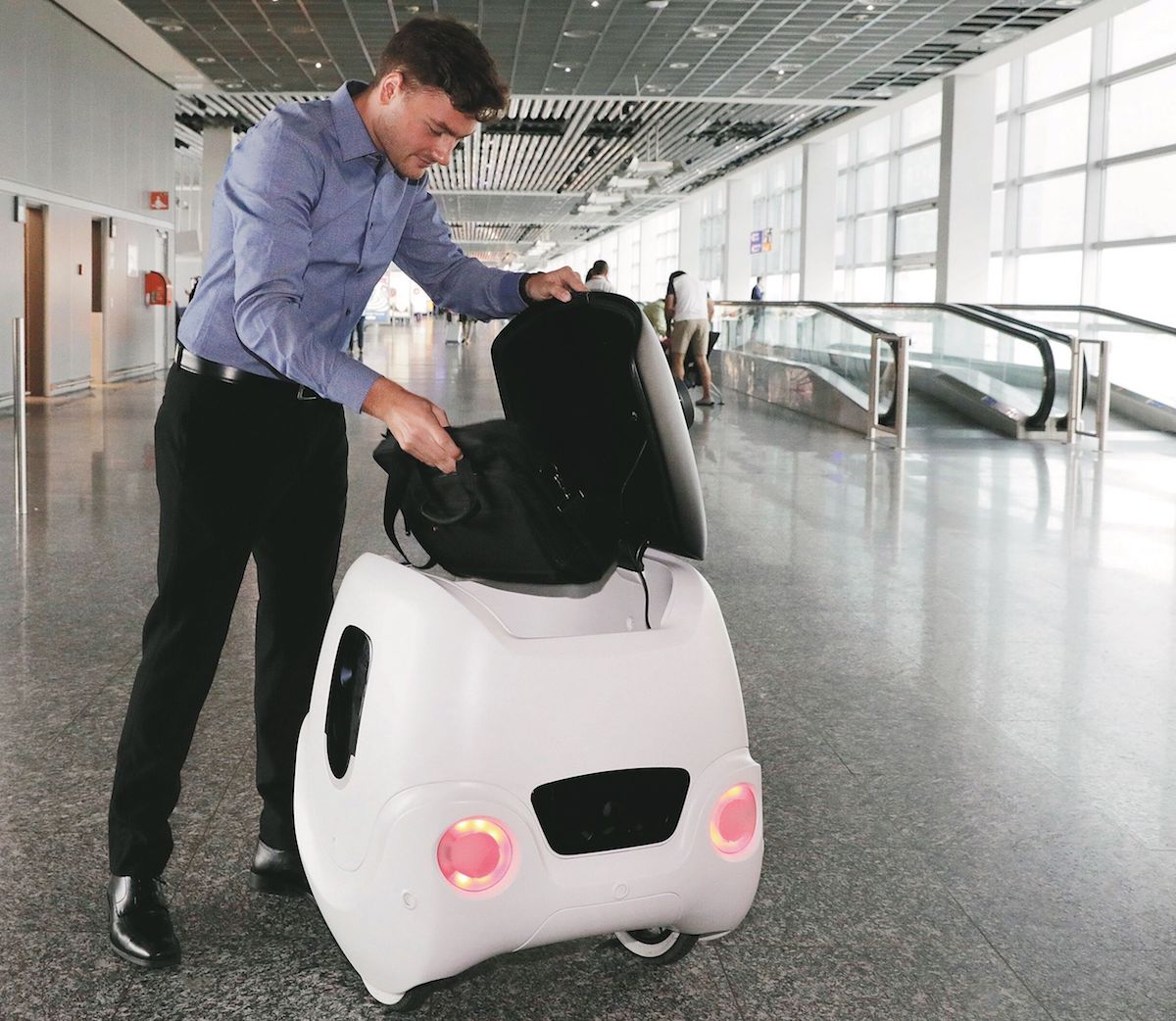 All’aeroporto di Francoforte arrivano i robot: accompagnano i passeggeri al gate