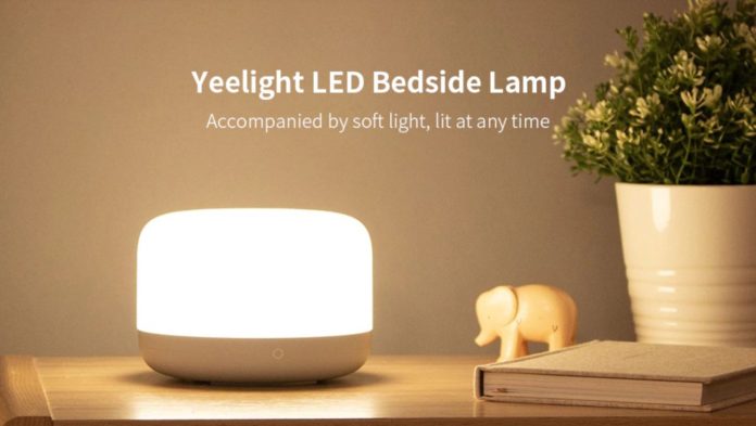 In offerta Yeelight YLCT01YL, la lampada da comodino per ogni atmosfera