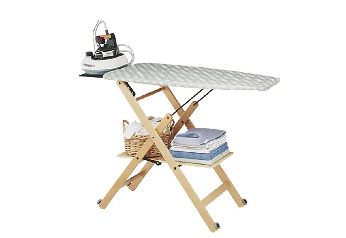 Black Friday, tre prodotti top per la casa: aspirapolvere Hoover, asse da stiro Foppa Pedretti, planetaria Kenwood