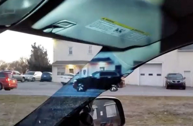 Studentessa inventa il montante trasparente per il tettuccio dell’auto eliminando gli angoli ciechi