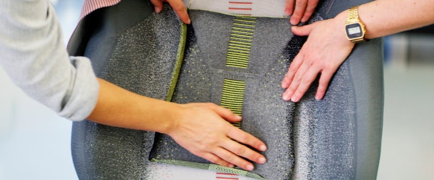 Ford, i rivestimenti rimovibili cuciti a maglia 3D utili anche per ricaricare lo smartphone