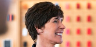 Apple ha superato i momenti bui grazie a ottimismo e lavoro di squadra, parola di Deirdre O’Brien