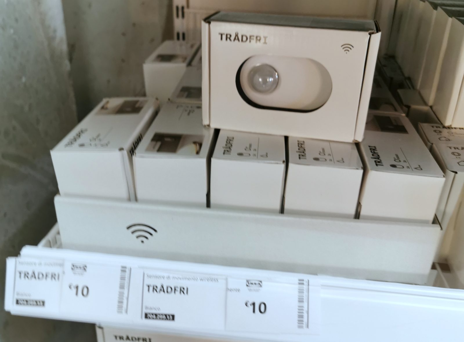 Nuovi Kit Smart Home Ikea portano lampade e gateway Zigbee a collaborare con Alexa, Homekit e Google