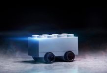 LEGO prende in giro Tesla Cybertruck