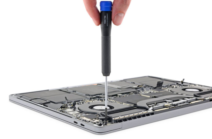 MacBook Pro 16″ smontato: potenziale riparabilità praticamente nulla