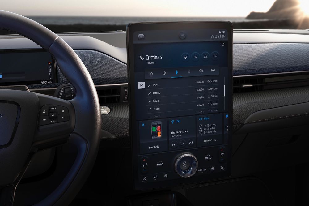 Ford prova a sfidare Tesla con la Mustang elettrica