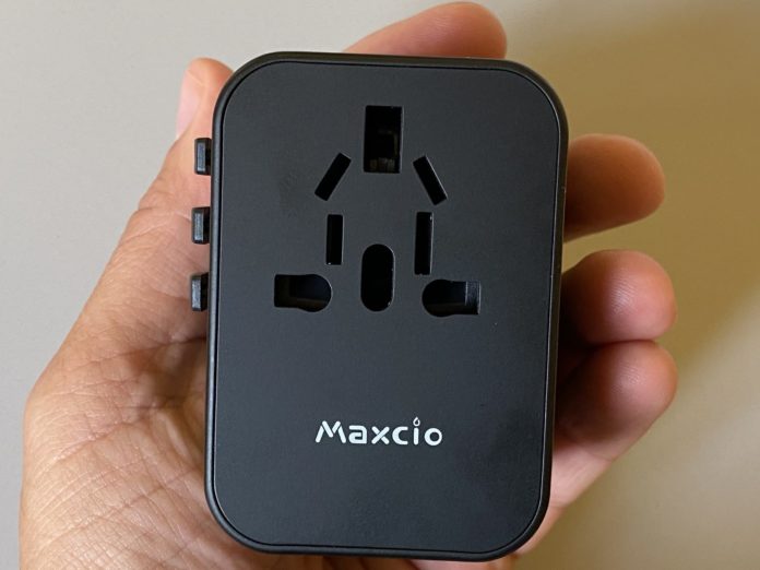 Recensione Maxcio Travel Adapter, adattatore spine internazionali e caricabatterie USB