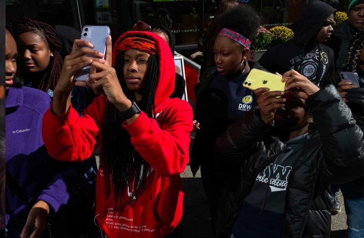 Apple collabora con 100cameras per insegnare agli studenti di Chicago come fotografare con iPhone