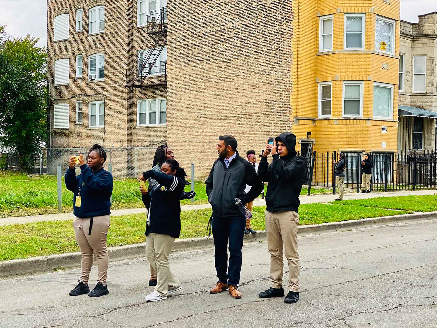 Apple collabora con 100cameras per insegnare agli studenti di Chicago come fotografare con iPhone Apple collabora con 100cameras per insegnare agli studenti di Chicago come fotografare con iPhone