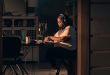 Apple svela il dietro le quinte di Truth be told in arrivo su Apple TV+ Apple svela il dietro le quinte di Truth be told, in arrivo su Apple TV+