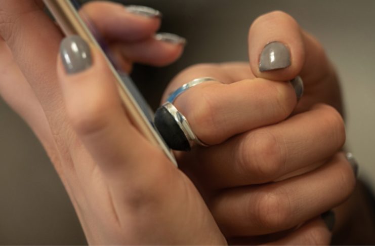 Ecco l’anello salva privacy, crea un’impronta digitale fasulla