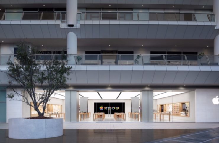 Mega fila per Apple Store Kawasaki, per vederla tutta serve un video accelerato
