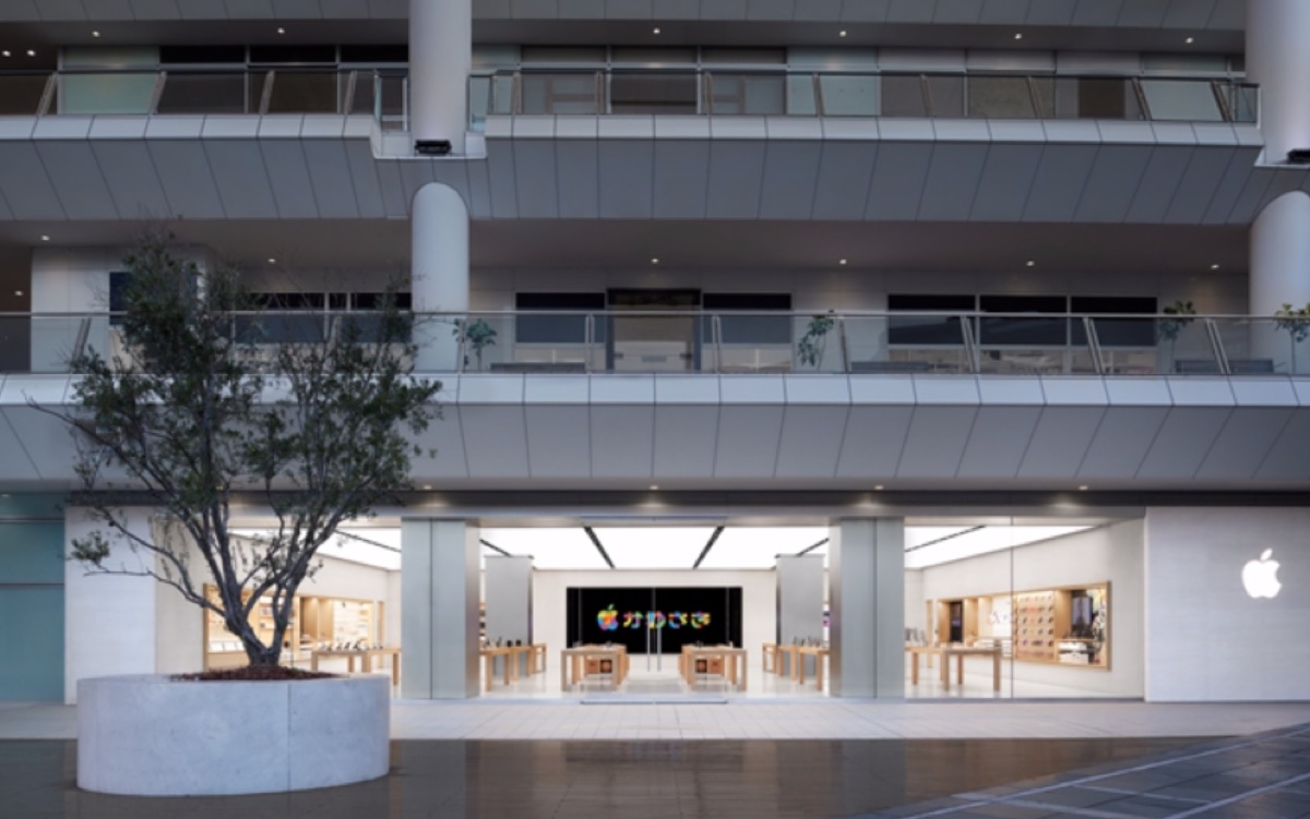 Mega fila per Apple Store Kawasaki, per vederla tutta serve un video accelerato Mega fila per Apple Store Kawasaki, per vederla tutta serve un video accelerato