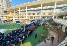 Mega fila per Apple Store Kawasaki, per vederla tutta serve un video accelerato Mega fila per Apple Store Kawasaki, per vederla tutta serve un video accelerato
