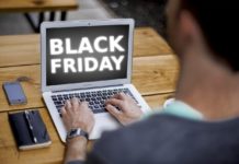 Black Friday online da record: dei 7,4 miliardi spesi, il 40% proviene da acquisti smartphone Black Friday online da record: dei 7,4 miliardi spesi, il 40% proviene da acquisti smartphone