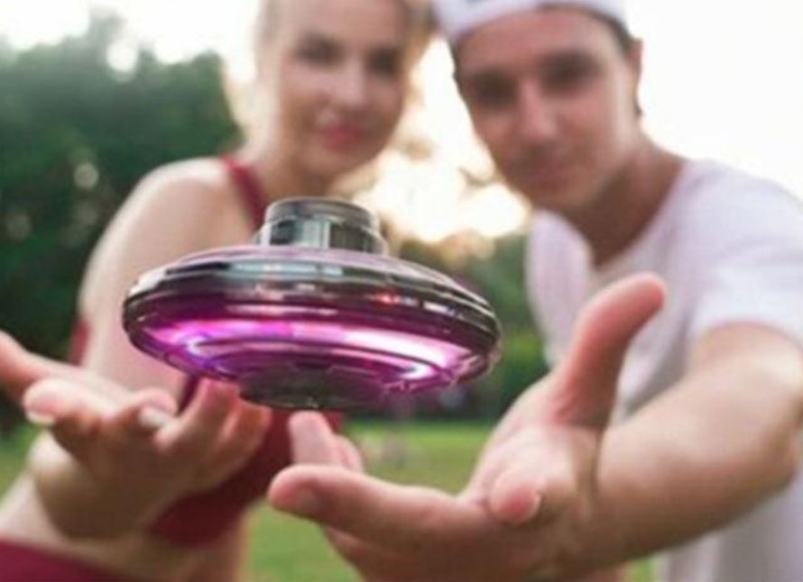 Idea regalo: Flynova UFO, a metà tra spinner e un frisbee, costa solo 17,90 euro