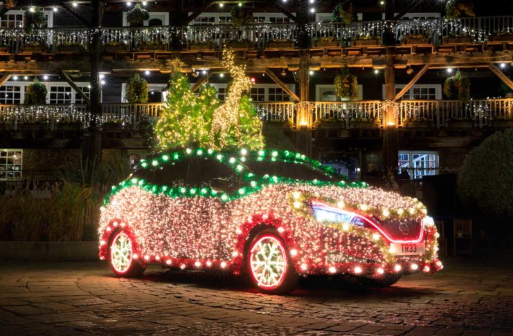Nissan Tree, la Leaf diventa… albero-slitta di Natale