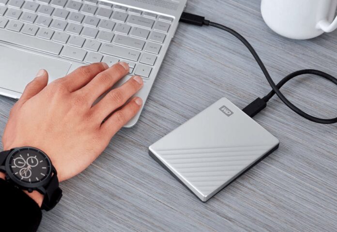 Super sconto su disco portatile WD My Passport Ultra da 3 TB: solo 107 euro